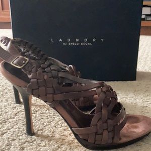 Laundry by Shelli Segal brown sandals heels 7 Y2K